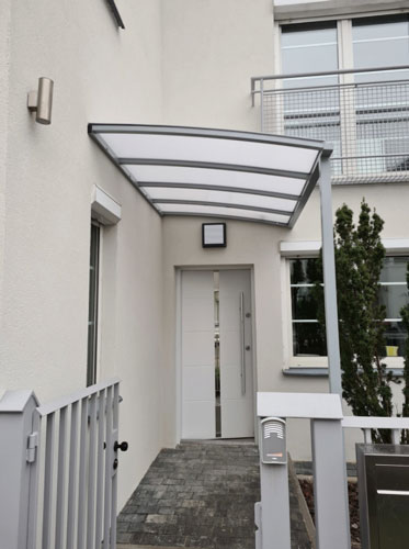 AlpinQ - wymiana daszków nad wejściem