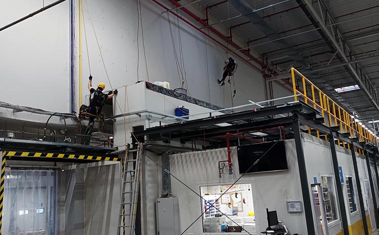  Hale wielkopowierzchniowe – checklista obowiązkowych prac konserwacyjnych prowadzonych na&nbsp;wysokości